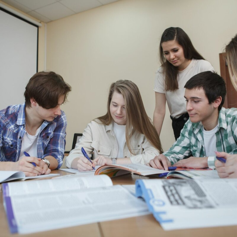 Školy ve Zlínském kraji otevřou v příštím školním roce nové třídy pro studenty lyceí i zdravotní sestry
