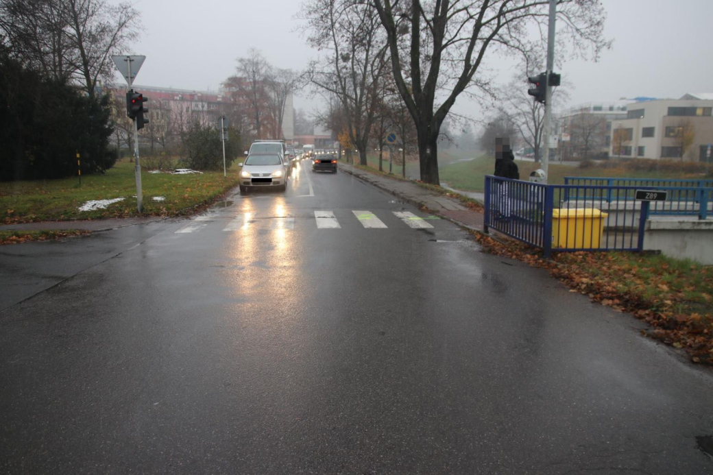 Řidička srazila chodce na přechodu. Policie hledá svědky