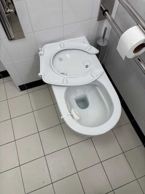 V Baťově mrakodrapu ubylo vandalismu, pomohla bezpečnostní opatření