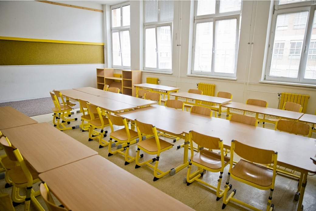 Ve vybraných školách bude nově postaráno také o děti pracovníků mateřských škol, České pošty či Úřadu práce 