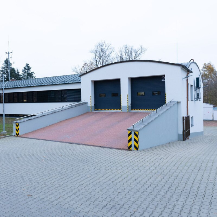 Výjezdová základna záchranky v Kroměříži dostala nový kabát, provoz je ekologičtější