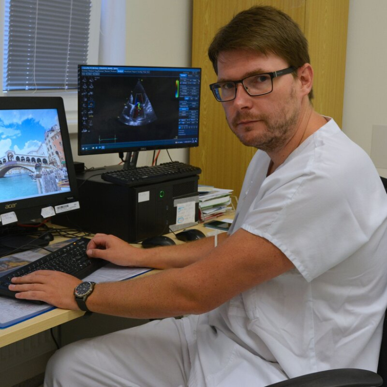 Vysoký tlak často nebolí, ale ničí srdce, mozek i ledviny