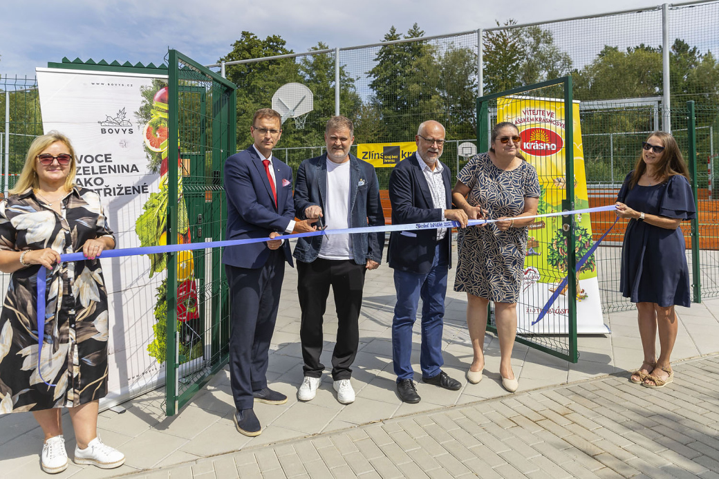 Zlínská zdravotnická škola má nový sportovní areál za 12 milionů