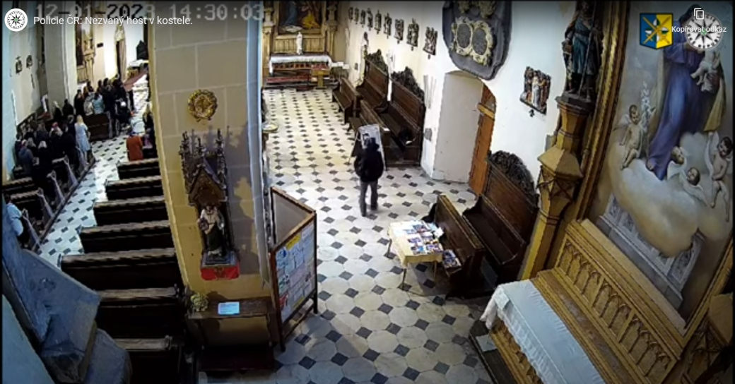 V kostele ukradl fotoaparát za téměř 25 tisíc korun 