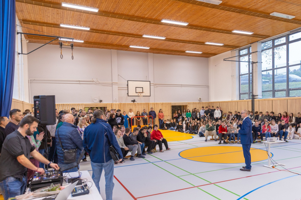 Kraj investoval téměř 10 milionů do modernizace tělocvičny a kotelny na gastro škole