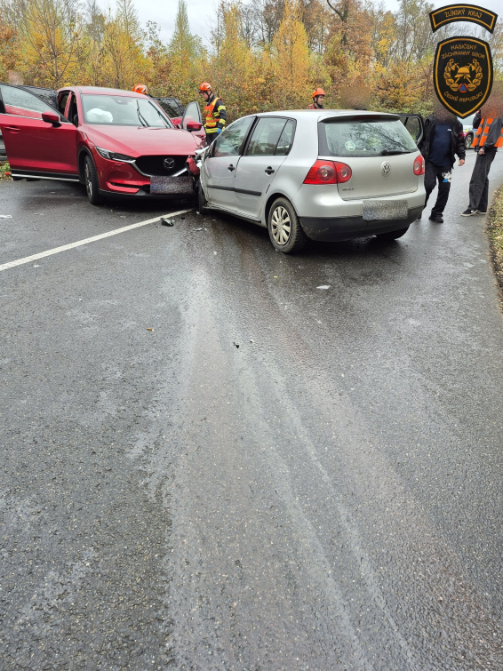 Střet dvou vozidel zablokoval cestu u Zoo