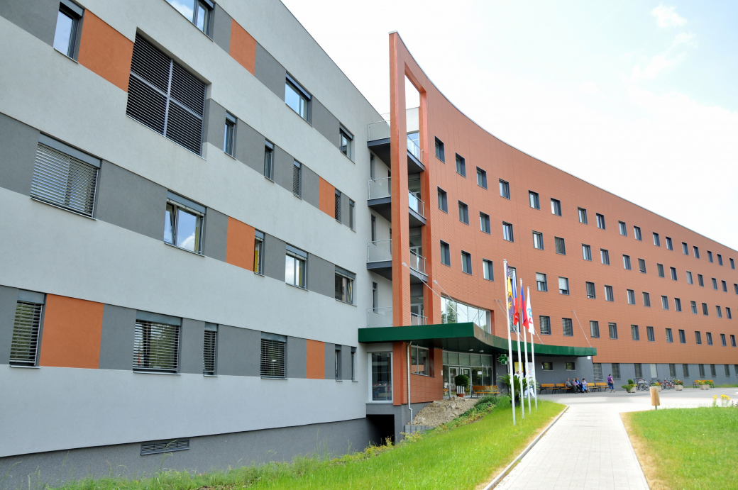Uherskohradišťská nemocnice uzavřela kvůli koronaviru intenzivní péči, testuje pacienty i personál
