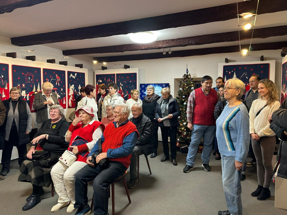 Vernisáž výstavy Wallachia Quilt přinesla příběhy kraje, hudbu i valašské tradice