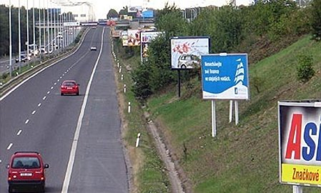 V Rožnově budou odstraňovány reklamy v blízkosti komunikace I/35