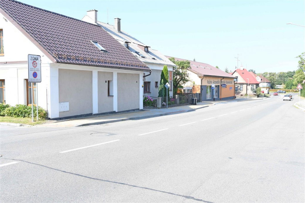 Chodník v ulici Sokolská ve ValMezu září novotou