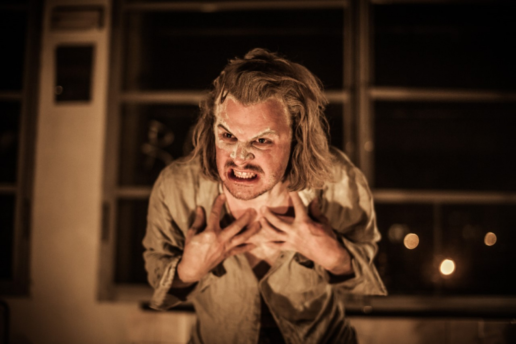 Filip Teller uvede monodrama Cikánský boxer