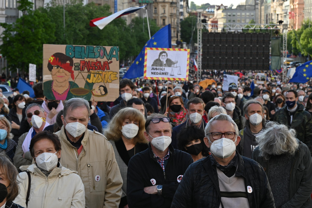 Demonstrace Milionu chvilek Necouvneme - Justici nedáme!, na které se sešly tisíce lidí, odstartovala sérii protestů za nezávislou justici 