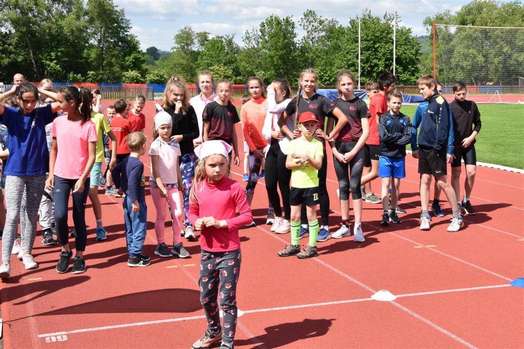 Společně na start se ve Valašském Meziříčí postavilo přes 100 atletů