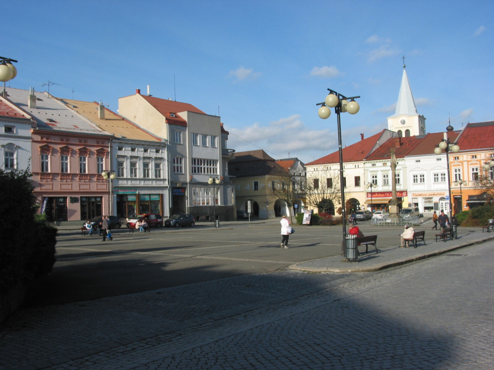 Krajští zastupitelé 144 miliony Kč podpořili 9 projektů obcí s rozšířenou působností. Včetně náměstí ve ValMezu