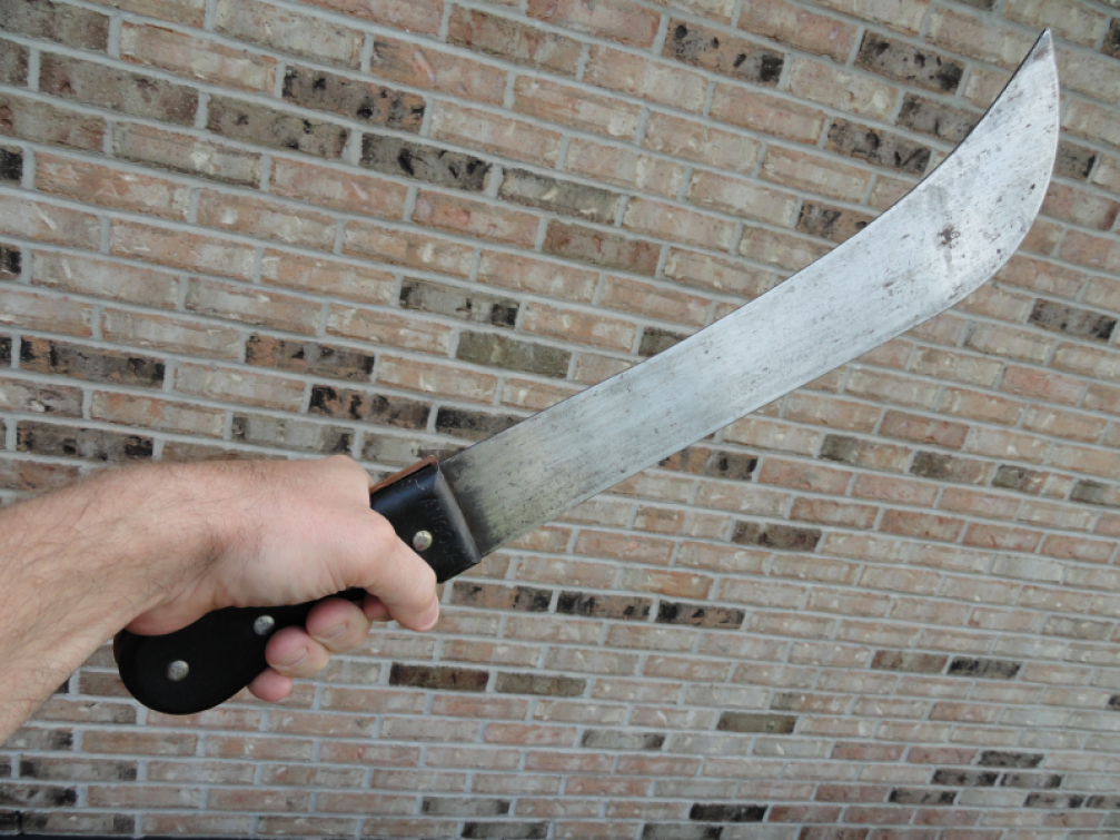 Cizinec napadl ve Vsetíně mačetou dva muže. Hrozí mu 12 let