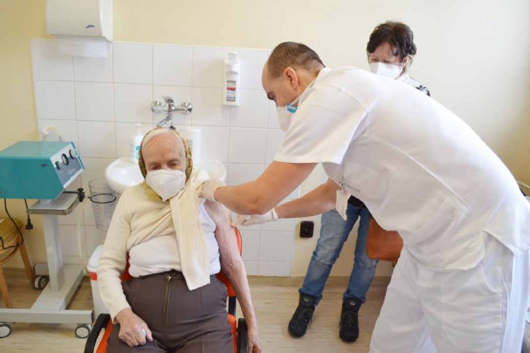 Očkovací centrum ve Valašském Meziříčí přejde po Velikonocích do dvousměnného provozu