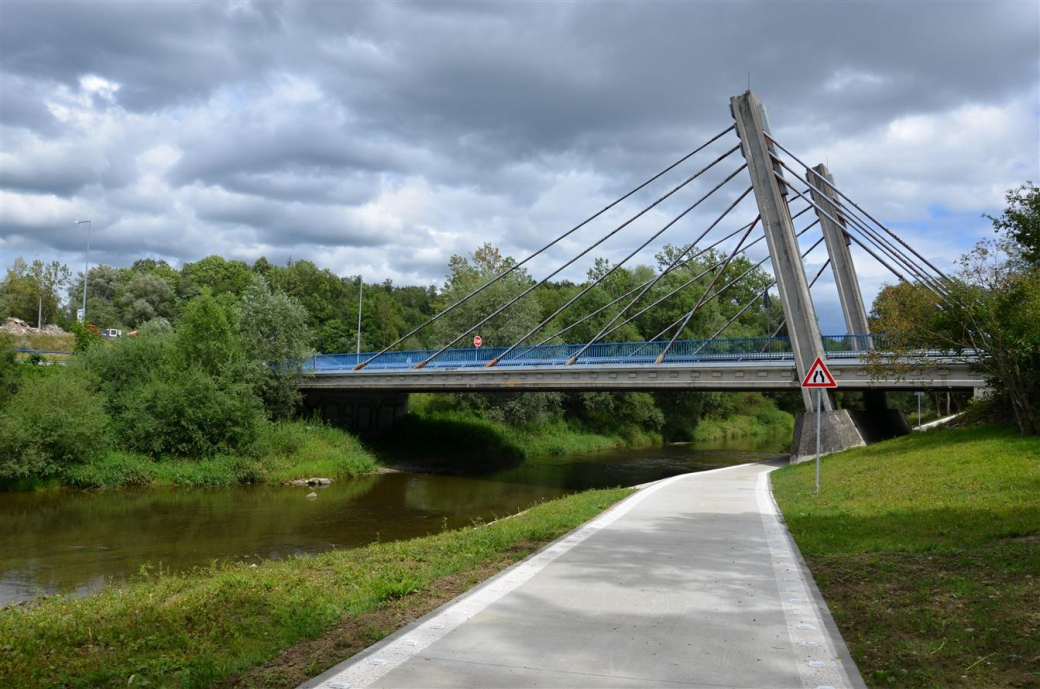 Most v Hrachovci přes Bečvu je pro řidiče neprůjezdný