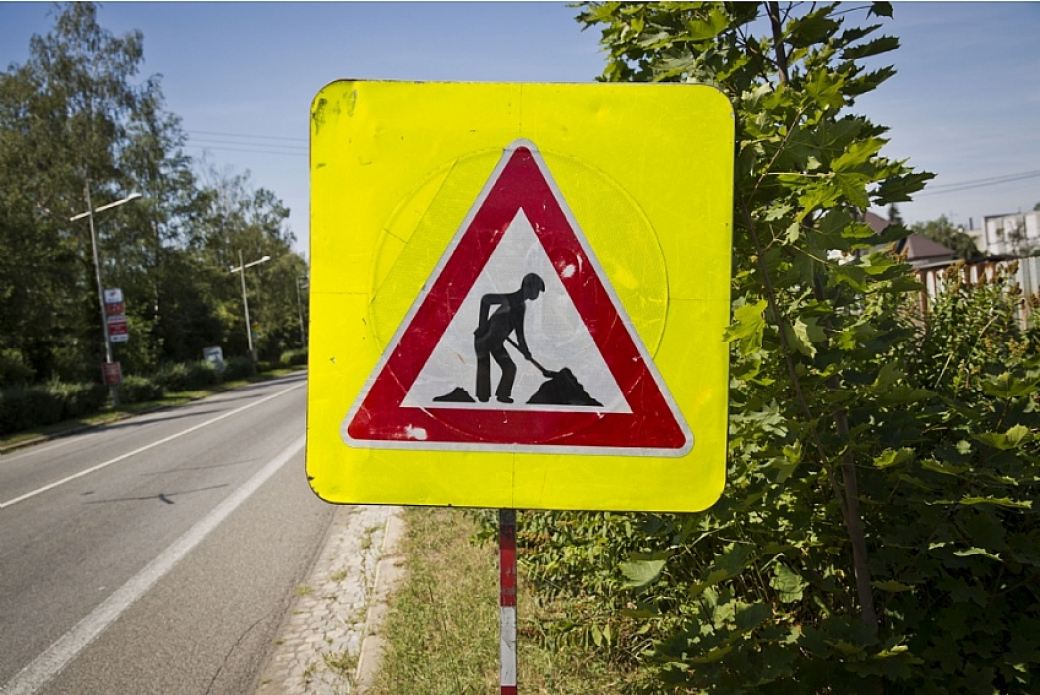 Za peníze EU se opravuje silnice v Ratiboři