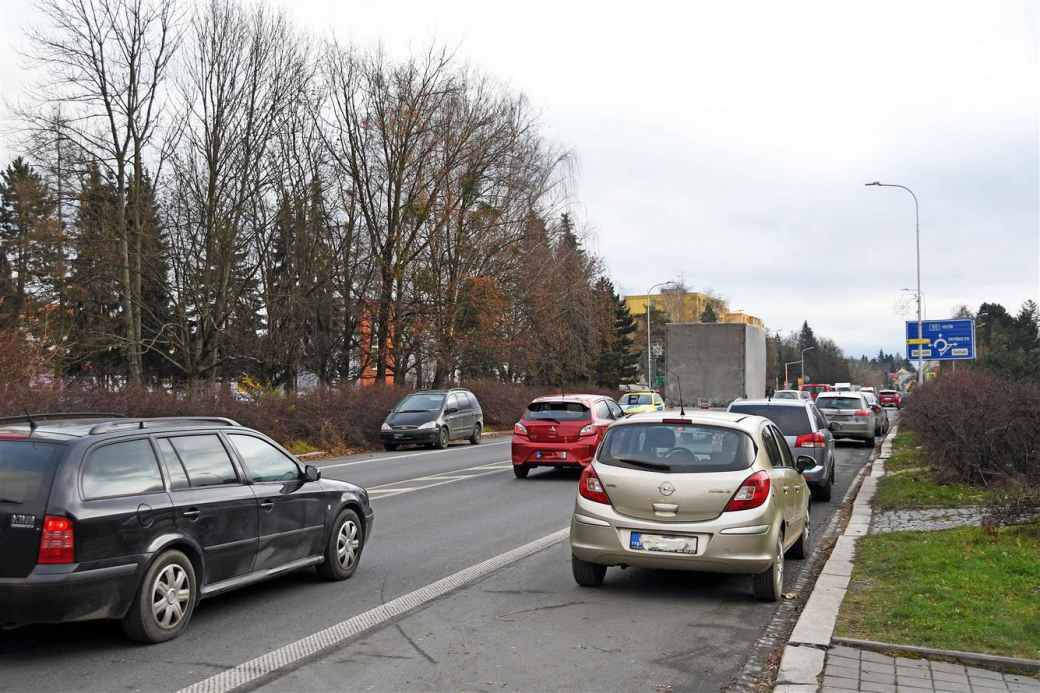Městská policie ve Valašském Meziříčí si posvítí na parkování v ulici Vsetínská