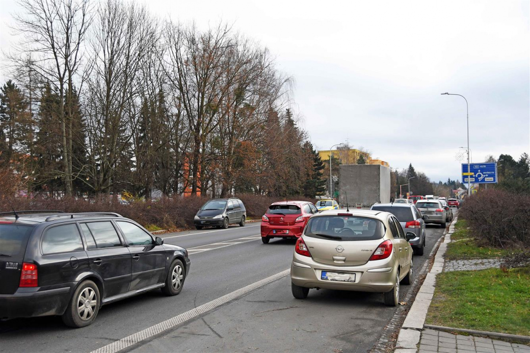 Městská policie ve Valašském Meziříčí si posvítí na parkování v ulici Vsetínská