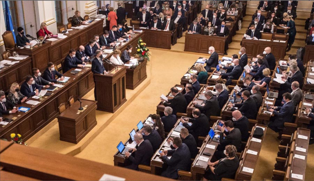 Ústavní většina populistů, komunistů a nácků = krok od propasti