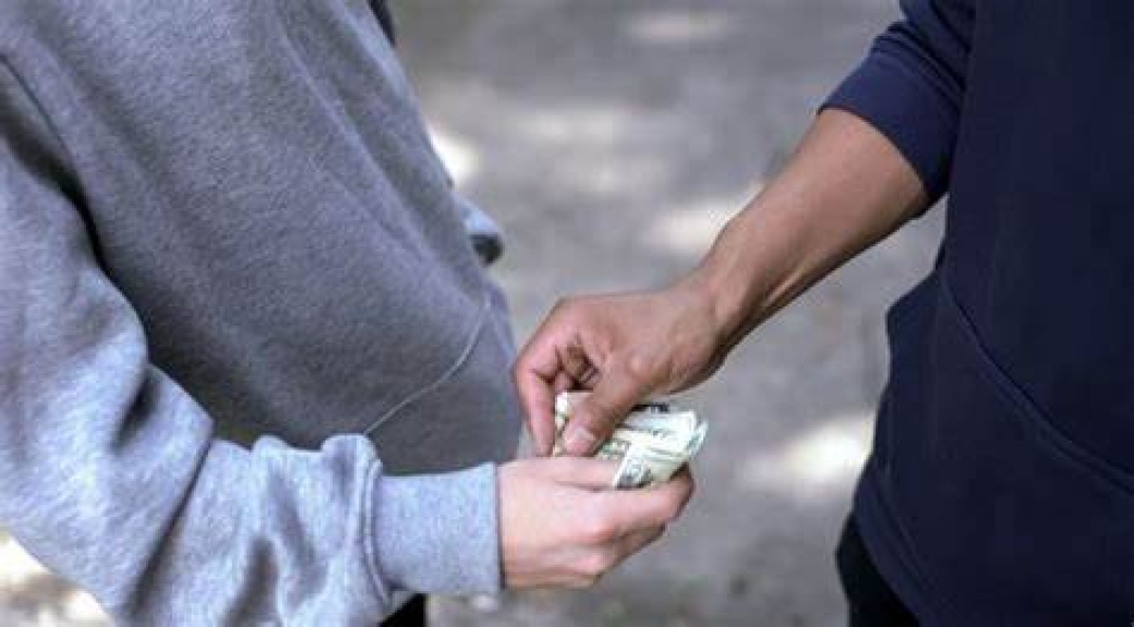 Na investice do zlata si půjčil 2 563 762 Kč. Peníze předával v hotovosti 