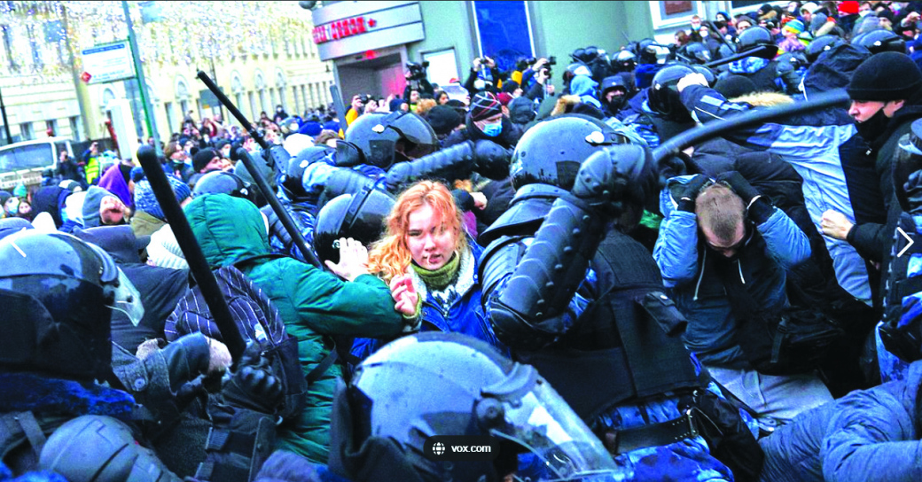 První výsledky mobilizace: Rusové prchají ze země, svolávají se demonstrace, rubl padá