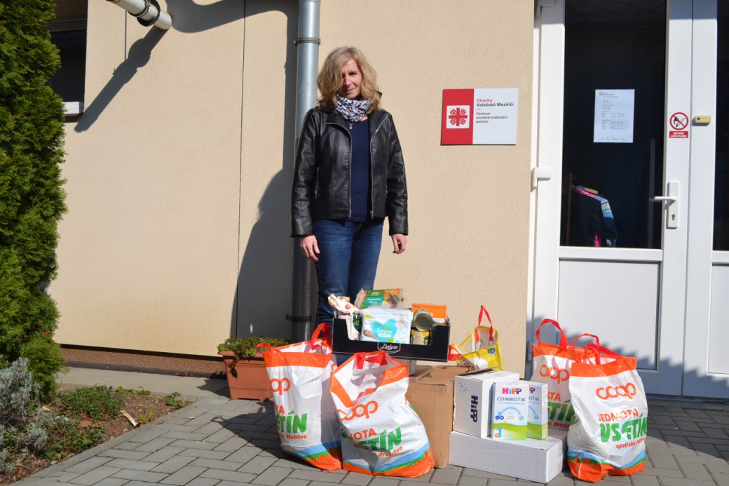 Zaměstnanci Nemocnice AGEL Valašské Meziříčí byli v Jarní sbírce potravin štědří. Do Charity putovaly tašky plné jídla