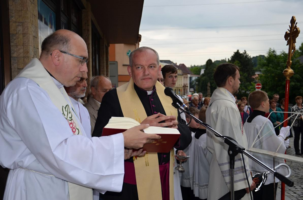 Josef Nuzík požehnal obnovené památky ve Valašském Meziříčí