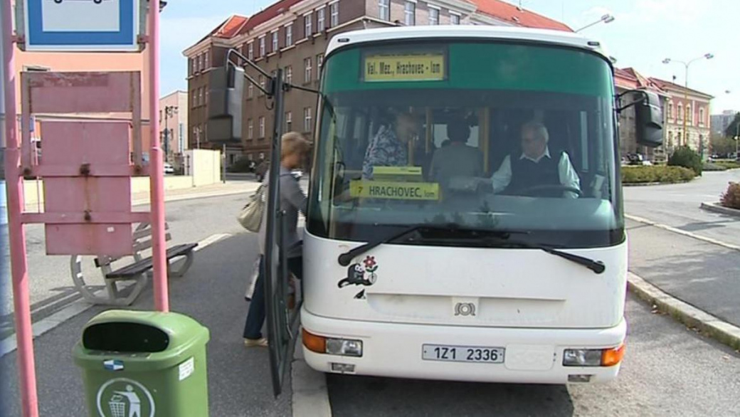 Ve Valašském Meziříčí budou všichni jezdit MHD zadarmo