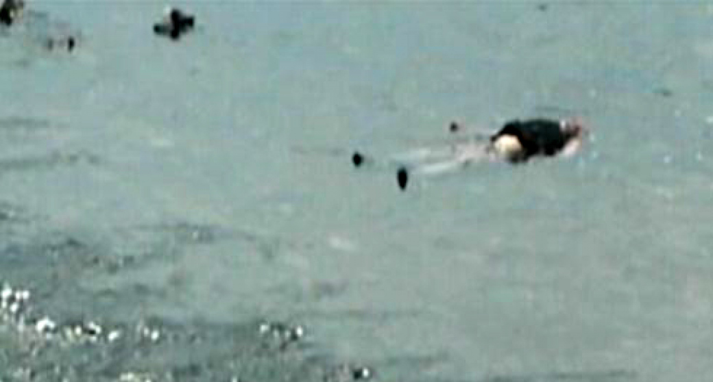 Policejní potápěči vytáhli z Bečvy mrtvého muže 