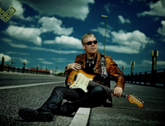 Irský blues rockový kytarista a zpěvák Eamonn McCormack míří do Valmezu