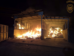 Profesionální hasiči z Valašského Meziříčí zasahovali během noci a rána u dvou požárů