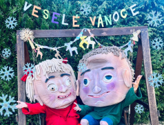 Om a Oma slaví Vánoce