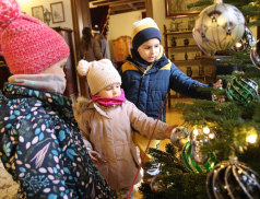 Advent na zámku Lešná nabídne tradice, zábavu i krásu valašské krajky