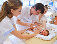 Nemocnice AGEL Valašské Meziříčí nabízí rodičům novou ochranu pro novorozence před závažnými respiračními infekcemi