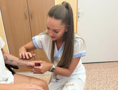 Porodnice Nemocnice AGEL Valašské Meziříčí nabízí rodičkám k přípravě na porod cross tejpy