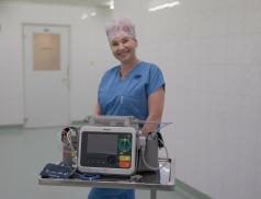 Valašskomeziříčská nemocnice zachraňuje životy s novým přístrojem: Na sálech pomáhá špičkový defibrilátor