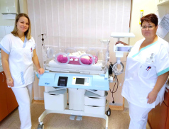 Novorozenecké oddělení Nemocnice AGEL Valašské Meziříčí získalo nový inkubátor