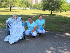 Z lůžka ARO rovnou do zahrady. Nemocnice ve Valašském Meziříčí bere pacienty na ventilaci na čerstvý vzduch
