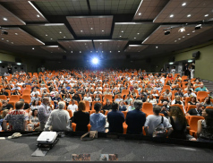 Letní filmová škola není jen kulturním zážitkem. Je to názor na věc, svět sám pro sebe, který neztrácí spojení s realitou