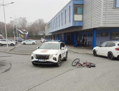 Opilý cyklista naboural ve ValMezu do strážníků