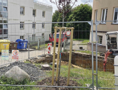 Nové polopodzemní kontejnery v ulici J. K. Tyla