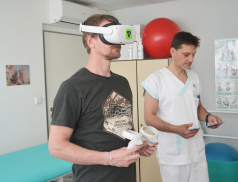 Nemocnice AGEL Valašské Meziříčí využívá při léčbě pacientů na rehabilitaci virtuální realitu