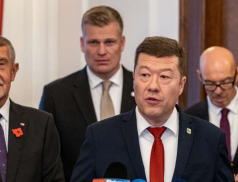 Dva zbabělci, chce se mi zvracet, vzkazují politici před hlasováním o vydání Babiše a Okamury