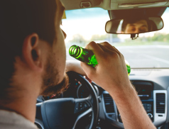 V obci sedmdesátkou a pod vlivem alkoholu