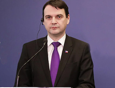 Provokatér Macinka řádil v Maďarsku: Je to „borec a pusinka“, či továrna na ostudu? Europoslanec žádá test na drogy