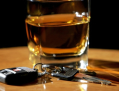 Manželé se setkali na služebně. Oba řídili pod vlivem alkoholu