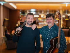 Mario Šeparović &amp; Vojta Šňupárek v rožnovském hudebním altánu