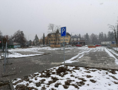 Řidiči v Rožnově mají v přednádražním prostoru k dispozici 39 nových parkovacích míst 